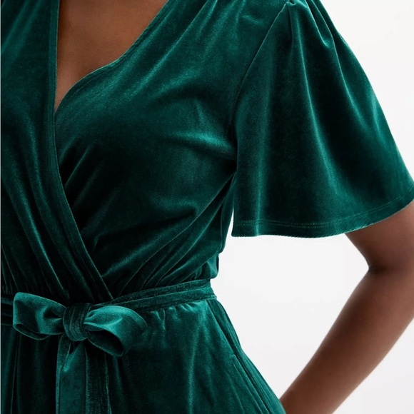 Draper James Flutter Sleeve Tie Waist Velvet Dress NWT - Picture 3 of 10